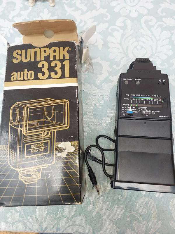 A VINTAGE SUNPAK 331 AUTO FLASH