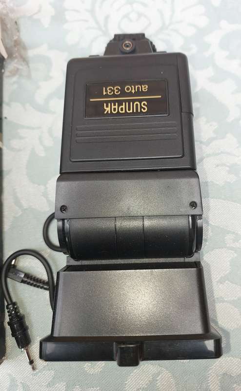 A VINTAGE SUNPAK 331 AUTO FLASH