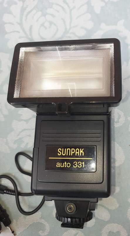 A VINTAGE SUNPAK 331 AUTO FLASH