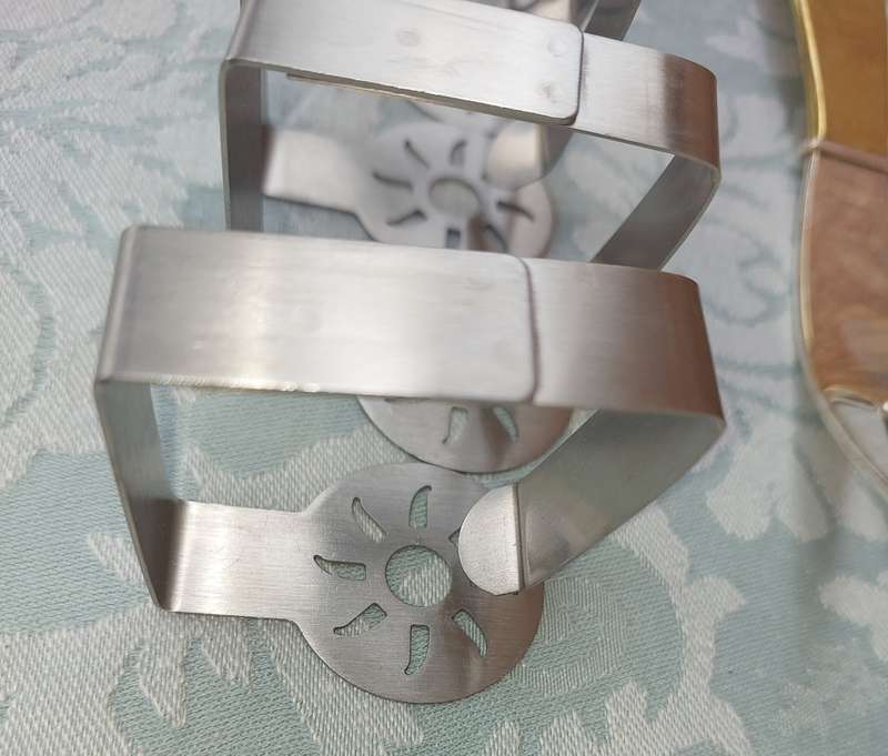 A VINTAGE SET ARTVARK SALAD LADELS AND A SET OF 8 STAINLESS STEEL NAPKIN RINGS