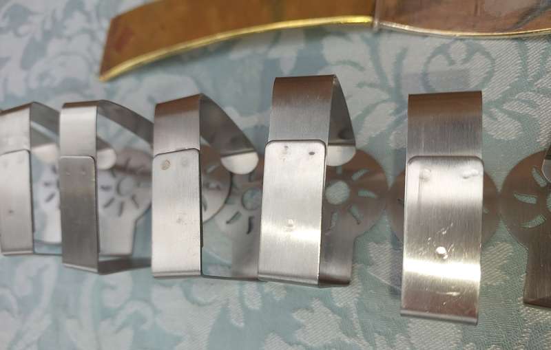 A VINTAGE SET ARTVARK SALAD LADELS AND A SET OF 8 STAINLESS STEEL NAPKIN RINGS