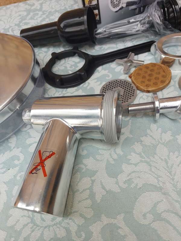 A VIRTUALLY BRAND NEW KENWOOD CHEF MAJOR MULTI FOOD GRINDER AT950A