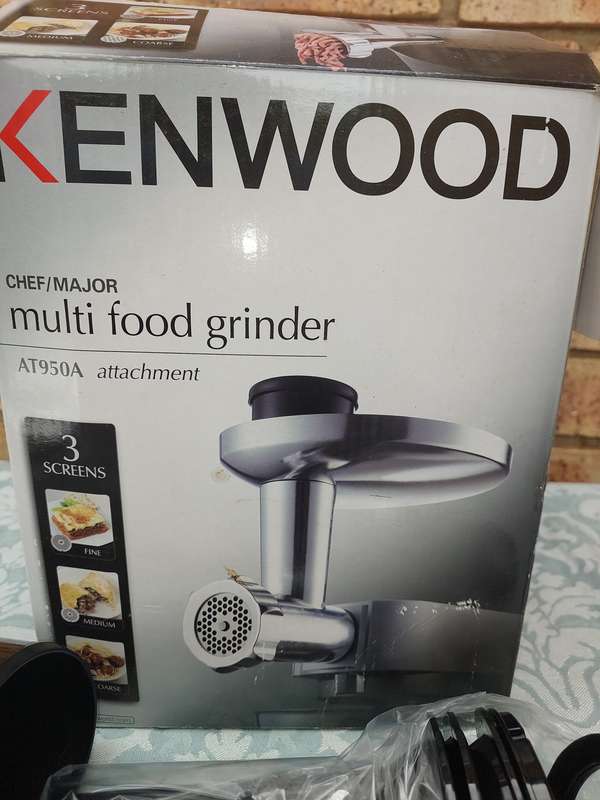 A VIRTUALLY BRAND NEW KENWOOD CHEF MAJOR MULTI FOOD GRINDER AT950A