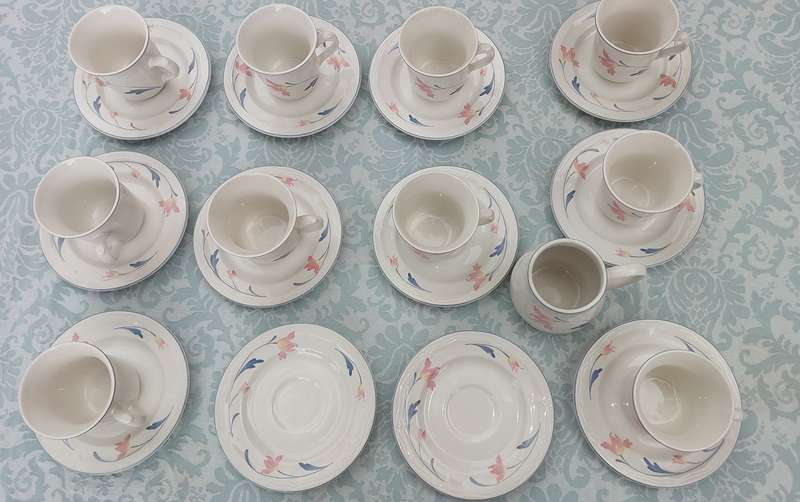 A COLLECTION OF 10 CUPS, 12 SAUCERS ,AND A MILK JUG AVONLEA