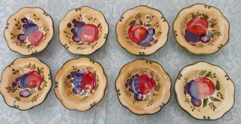A SET OF EIGHT HAND PAINTED FRUIT SCENE FRUIT BOWLS MADE IN CHINA