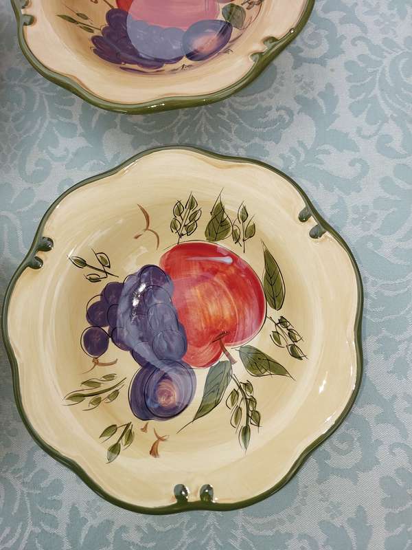 A SET OF EIGHT HAND PAINTED FRUIT SCENE FRUIT BOWLS MADE IN CHINA