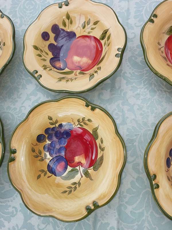 A SET OF EIGHT HAND PAINTED FRUIT SCENE FRUIT BOWLS MADE IN CHINA