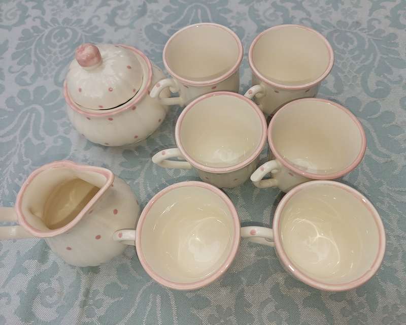 A VINTAGE SET OF 6 COFFEE CUPS, A MILK JUG AND A SUGAR BOWL WITH A LID BY SALINS LES BAINS FRANCE PO