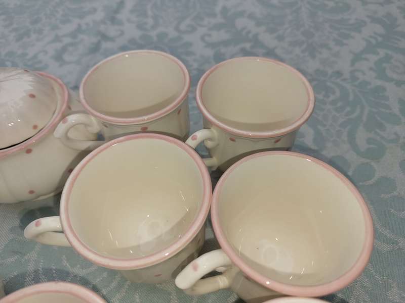 A VINTAGE SET OF 6 COFFEE CUPS, A MILK JUG AND A SUGAR BOWL WITH A LID BY SALINS LES BAINS FRANCE PO