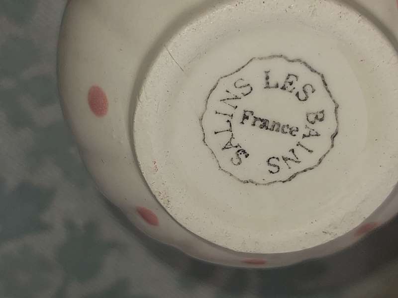 A VINTAGE SET OF 6 COFFEE CUPS, A MILK JUG AND A SUGAR BOWL WITH A LID BY SALINS LES BAINS FRANCE PO