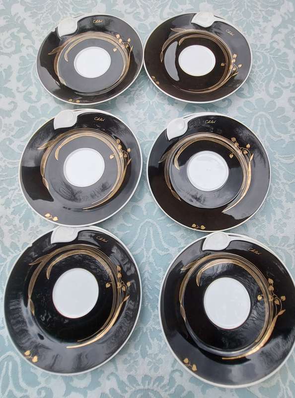 A SET 6 CLO'E SAUCERS OR SIDE PLATES