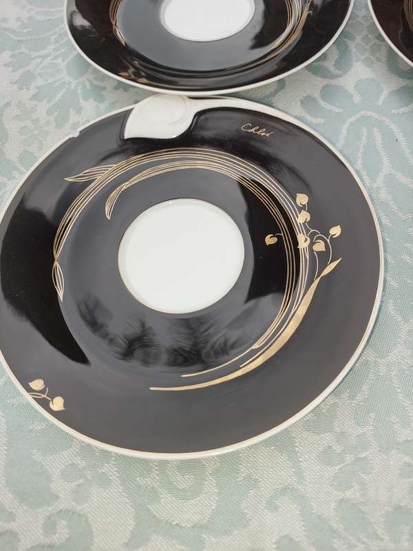 A SET 6 CLO'E SAUCERS OR SIDE PLATES