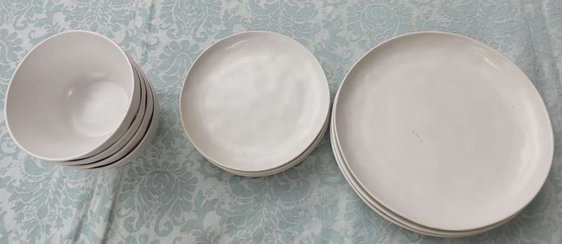 A 12 PIECE CERAMIC DINNER SET OFF WHITE IN COLOUR SOLD AS IS