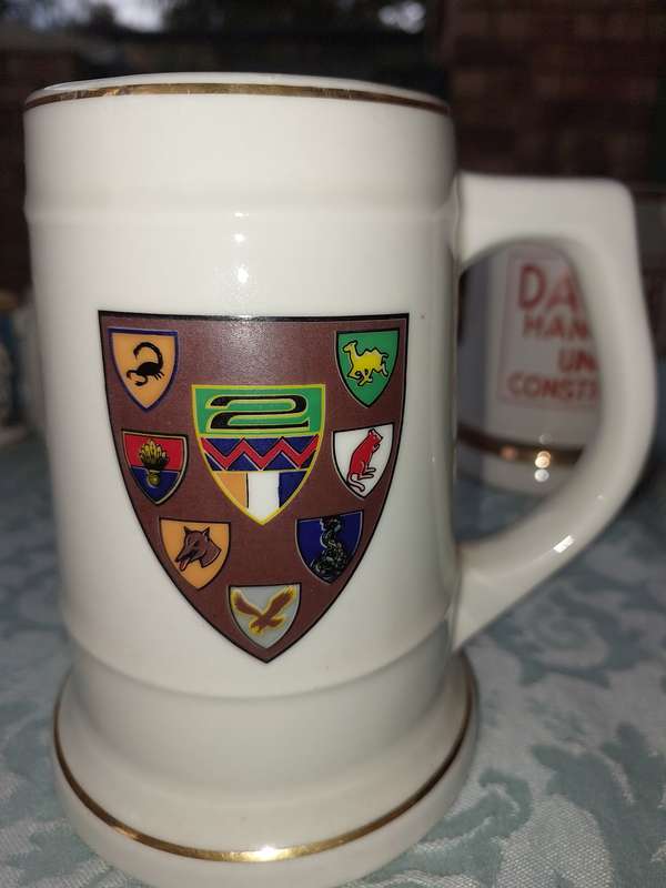A COLLECTION OF VINTAGE AND ANTIQUE MUGS AND BEER MUGS SOLD AS IS