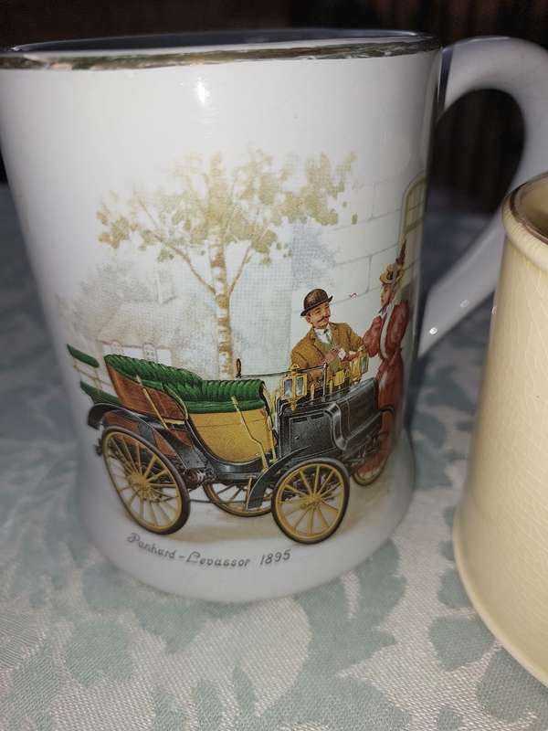 A COLLECTION OF VINTAGE AND ANTIQUE MUGS AND BEER MUGS SOLD AS IS