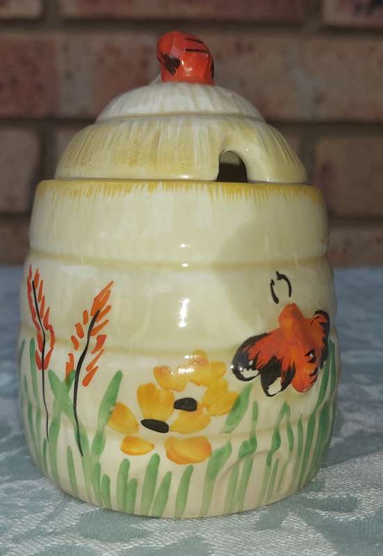 A VINTAGE WADEHEATH ENGLAND PORCELAIN HONEY POT