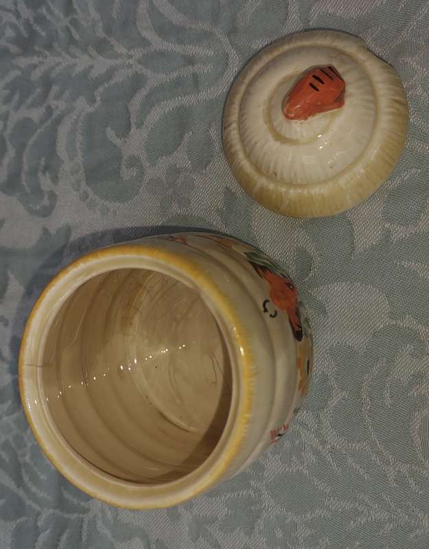 A VINTAGE WADEHEATH ENGLAND PORCELAIN HONEY POT