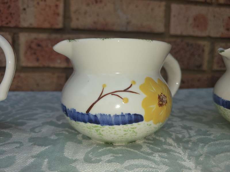 A COLLECTION OF 3 VINTAGE PORCELAIN JUGS SOLD AS IS