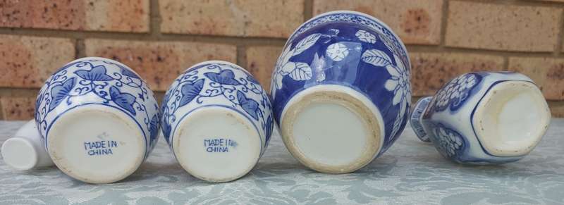A COLLECTION OF CHINESE PORCELAIN MING STYLE MINIATURE FLOWERPOTS AND VASES