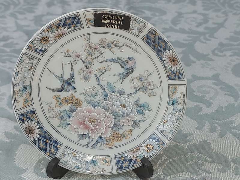 A JAME KENT LTD LONGTON ROSITA 3045 SQUARE PLATE AND AN IMPERIAL IMARI JAPANESE PLAGUE