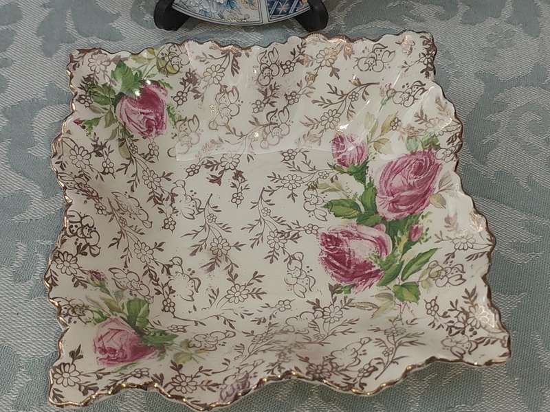 A JAME KENT LTD LONGTON ROSITA 3045 SQUARE PLATE AND AN IMPERIAL IMARI JAPANESE PLAGUE