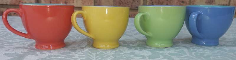 A SET OF 4 COFFEE CUPS AND 2 SAUCER MULTI COLOURED SYMPHONY