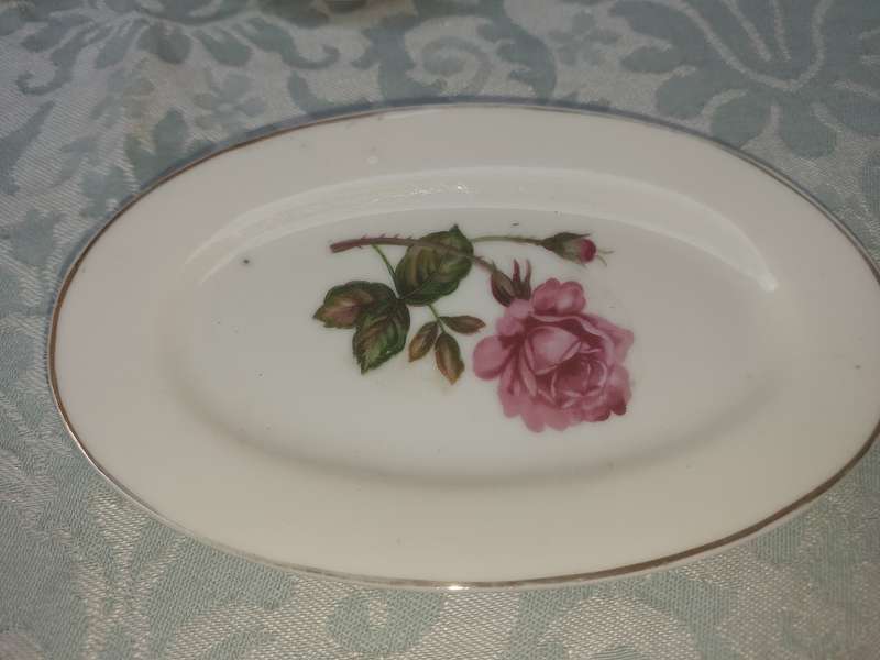 A COLLECTION OF VINTAGE ENGLISH PORCELAIN