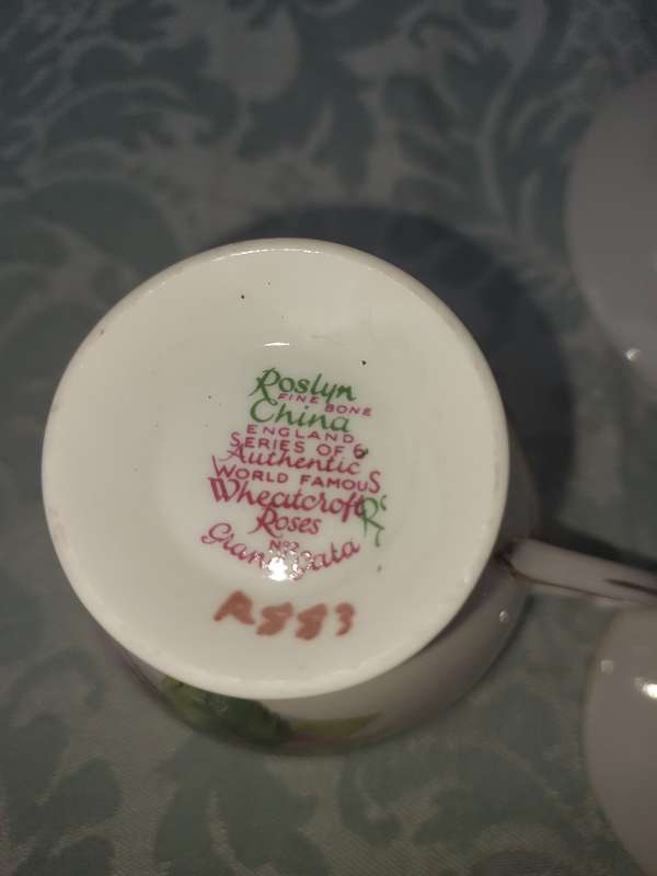 A COLLECTION OF VINTAGE ENGLISH PORCELAIN
