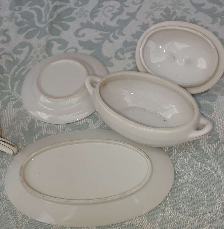 A COLLECTION OF VINTAGE ENGLISH PORCELAIN