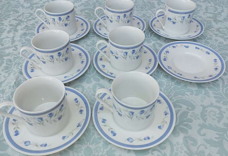 A VINTAGE COLLECTION OF SEVEN TEA CUPS AND EIGHT SAUCERS  BY HANDJADE CHINA