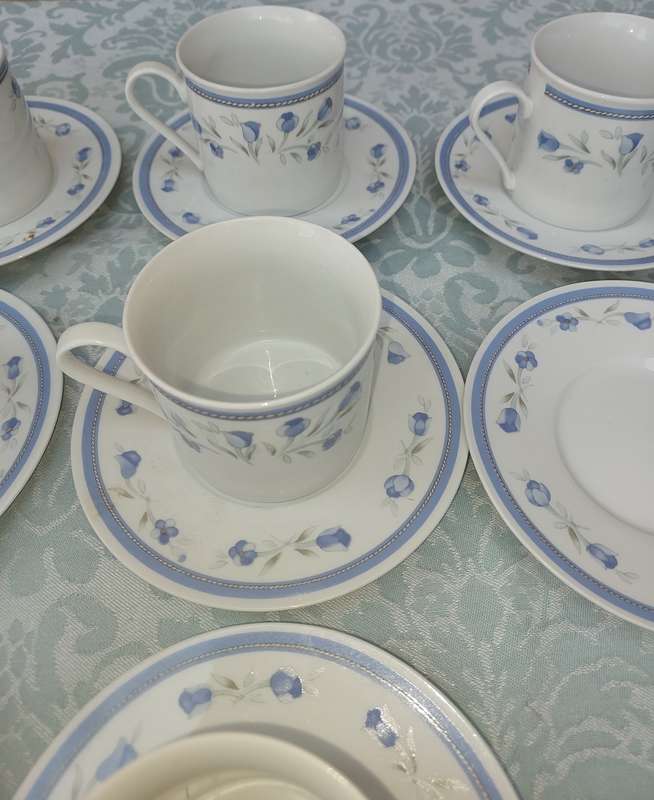 A VINTAGE COLLECTION OF SEVEN TEA CUPS AND EIGHT SAUCERS  BY HANDJADE CHINA