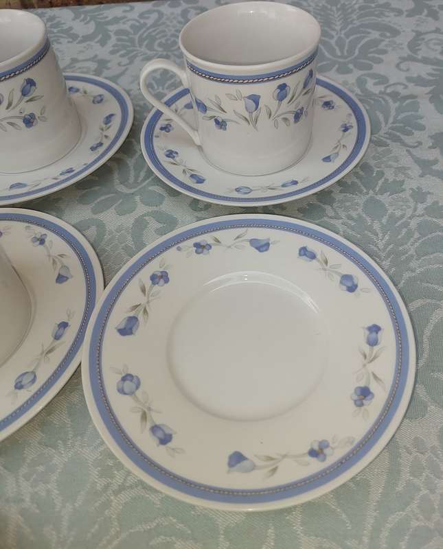 A VINTAGE COLLECTION OF SEVEN TEA CUPS AND EIGHT SAUCERS  BY HANDJADE CHINA