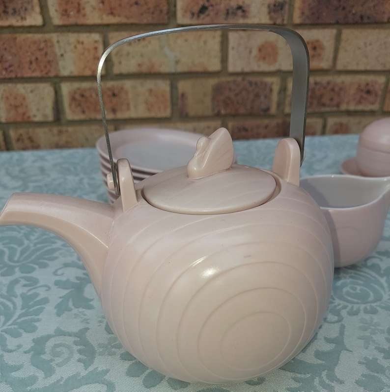 A VINTAGE PINK SWANLAKE HORNSEA ENGLAND CERAMIC SET
