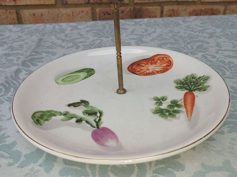 A VINTAGE GENUINE IRONSTONE WARE MADE IN CHINA FRUIT STAND
