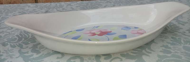 A COLLECTION OF 3 AU GRATIN DISHES SOLD AS IS