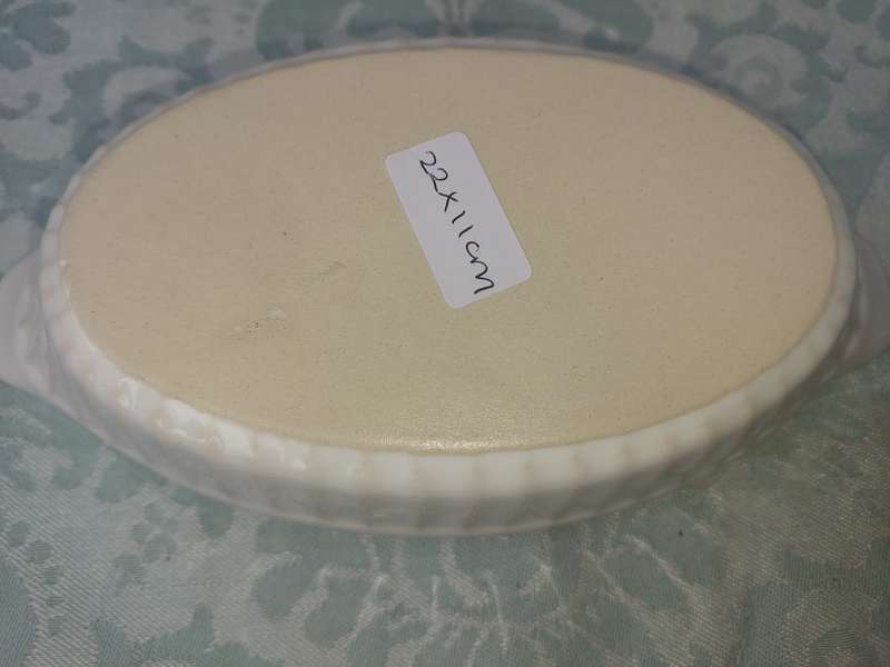 A COLLECTION OF 3 AU GRATIN DISHES SOLD AS IS