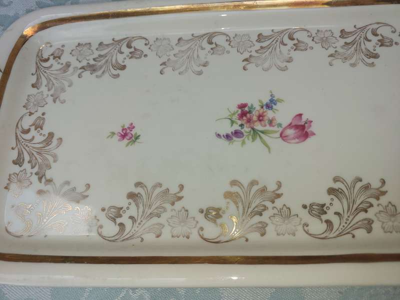 A RARE SET OF ALK KUNST KROERN PASTRY PLATTERS