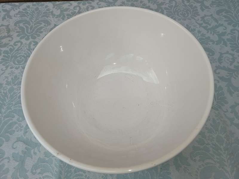 A ROUND WHITE PORCELAIN SERVING BOWL