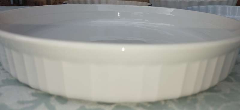 A COLLECTION OF 6 OVEN PROOF PIE BAKING CERAMIC MOULDS