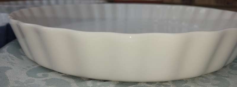 A COLLECTION OF 6 OVEN PROOF PIE BAKING CERAMIC MOULDS