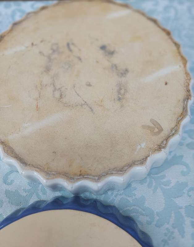 A COLLECTION OF 6 OVEN PROOF PIE BAKING CERAMIC MOULDS