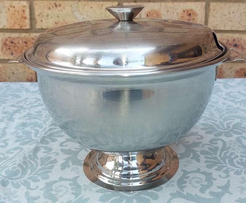 A STAINLESS STEEL SOUP TUREEN