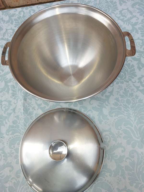 A STAINLESS STEEL SOUP TUREEN