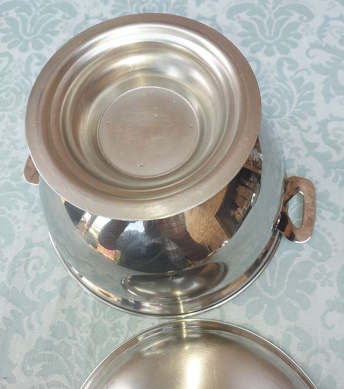 A STAINLESS STEEL SOUP TUREEN