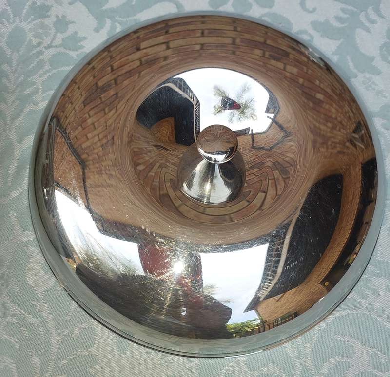 A STAINLESS STEEL SERVING CASSEROLE