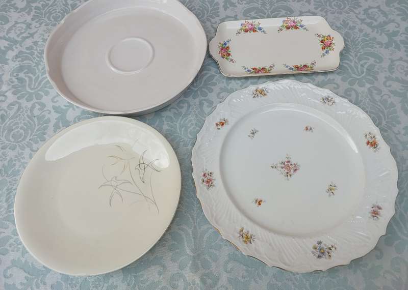 A COLLECTION OF RARE PORCELAIN TABLE WARE