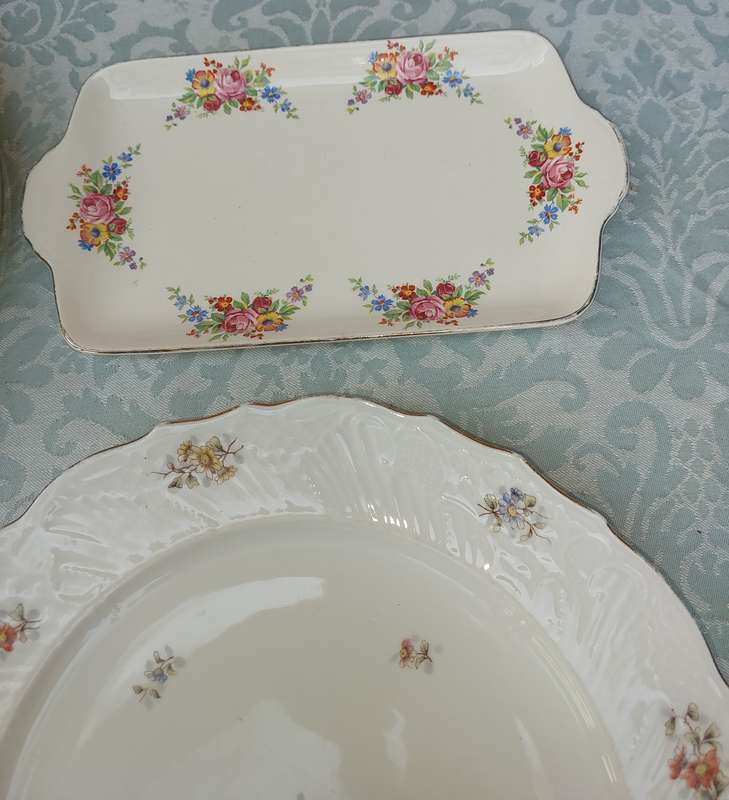 A COLLECTION OF RARE PORCELAIN TABLE WARE