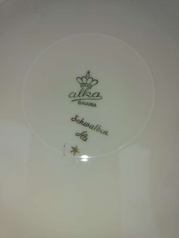 A COLLECTION OF RARE PORCELAIN TABLE WARE