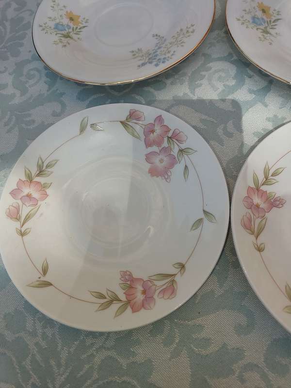 A COLLECTION OF 4 SAUCERS SOLD AS IS