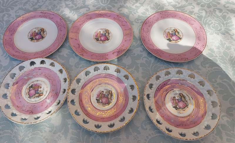 A COLLECTION OF FRENCH STYLE ARISTOCRAT DESIGN PLATES SOLD AS IS